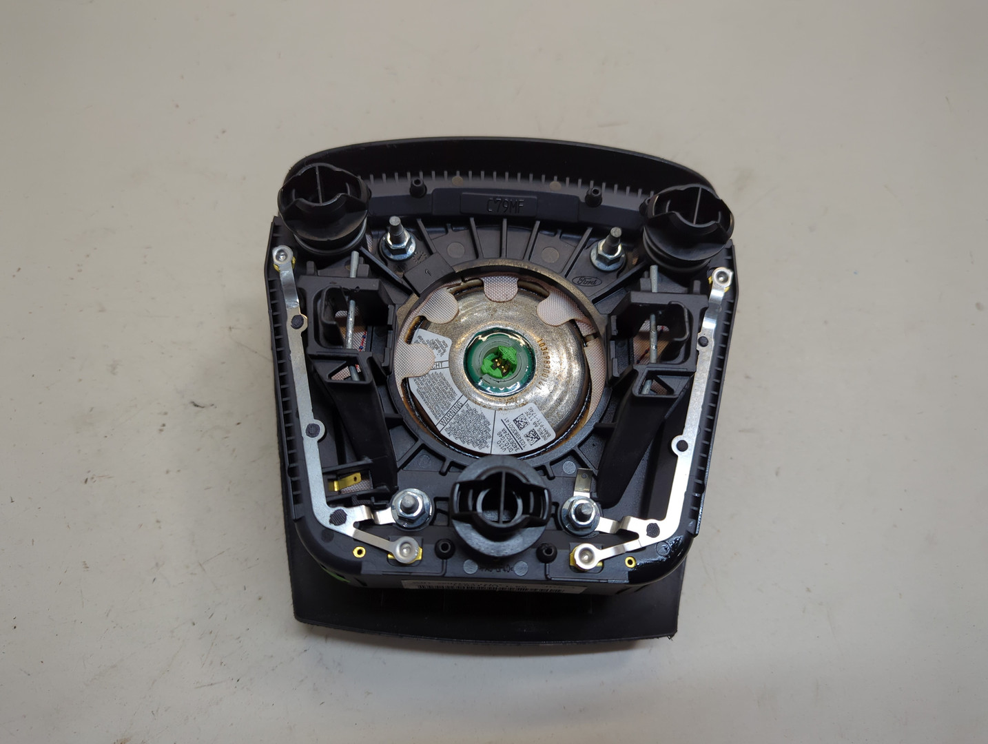 Подушка безопасности в рулевое колесо