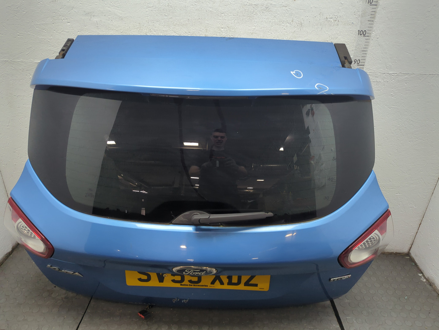 Дверь багажника