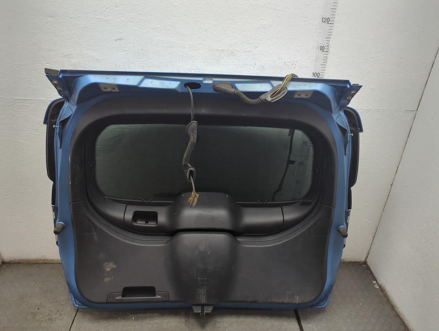 Дверь багажника