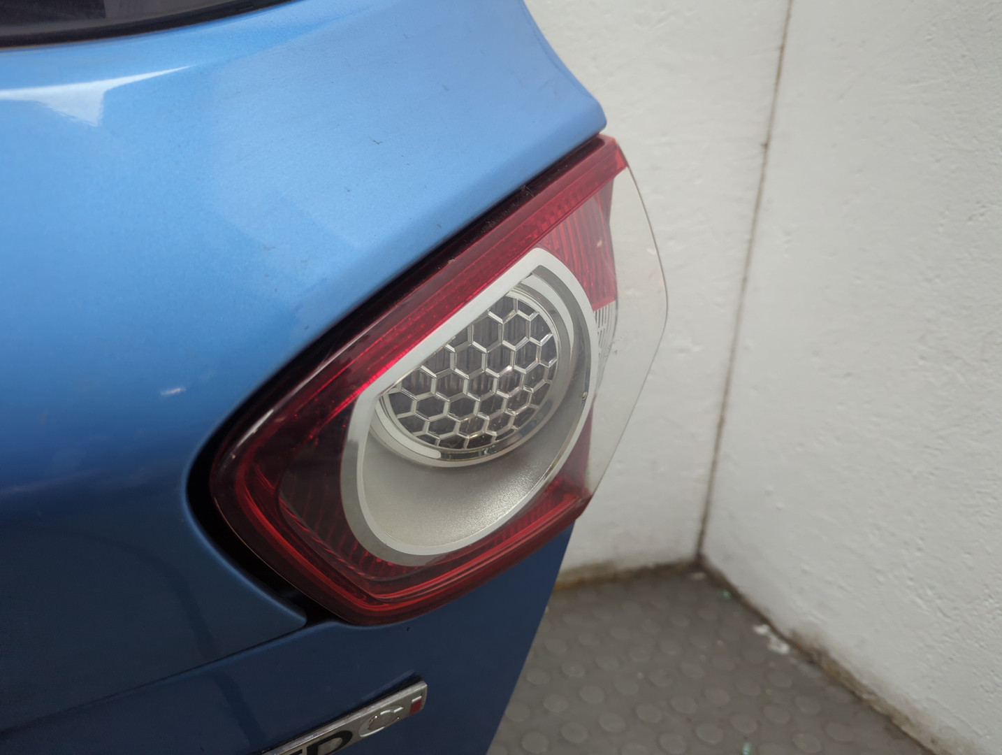 Дверь багажника