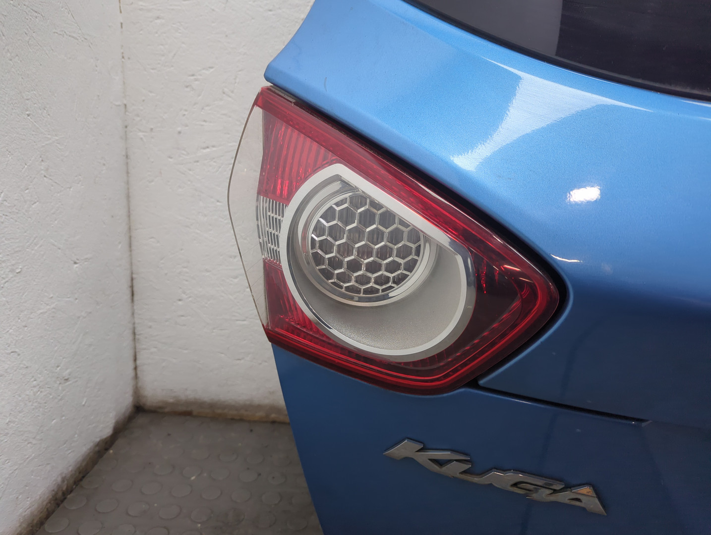 Дверь багажника