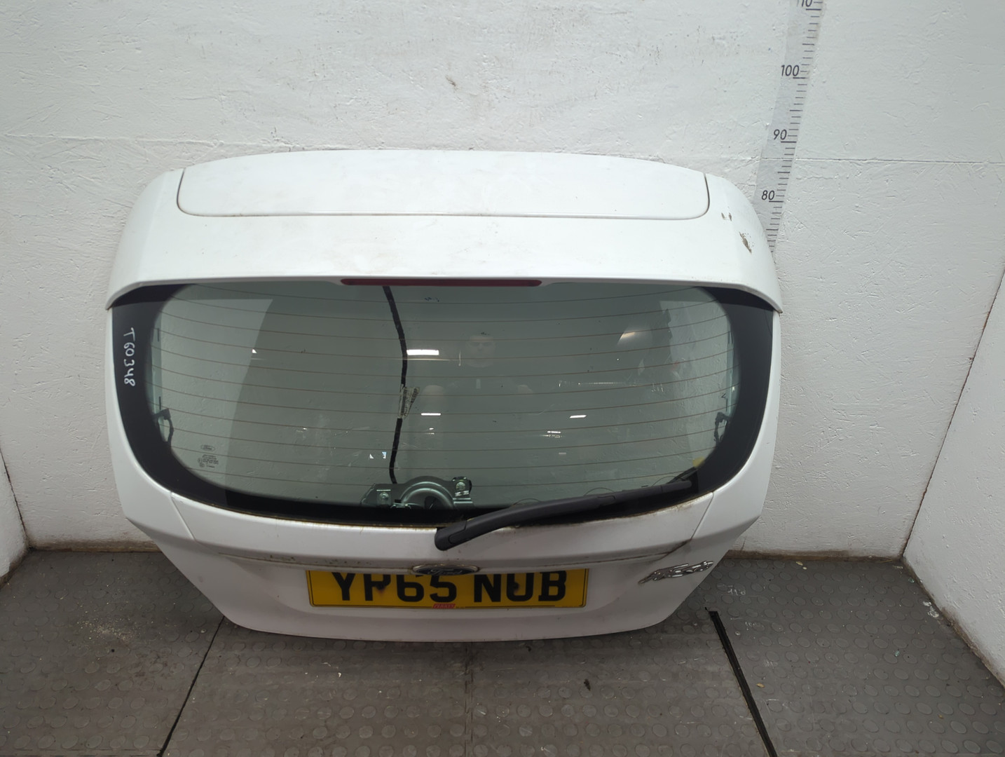 Дверь багажника