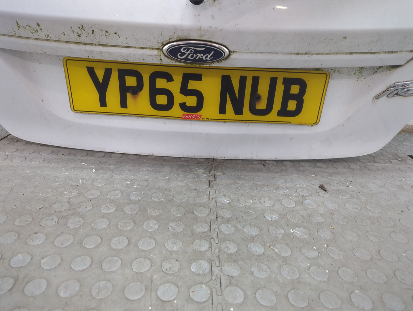 Дверь багажника