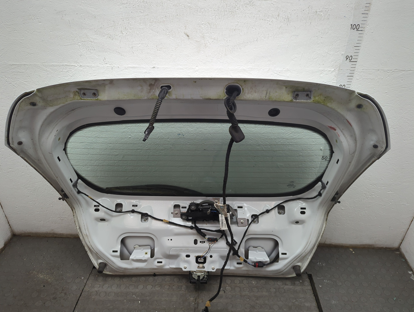 Дверь багажника