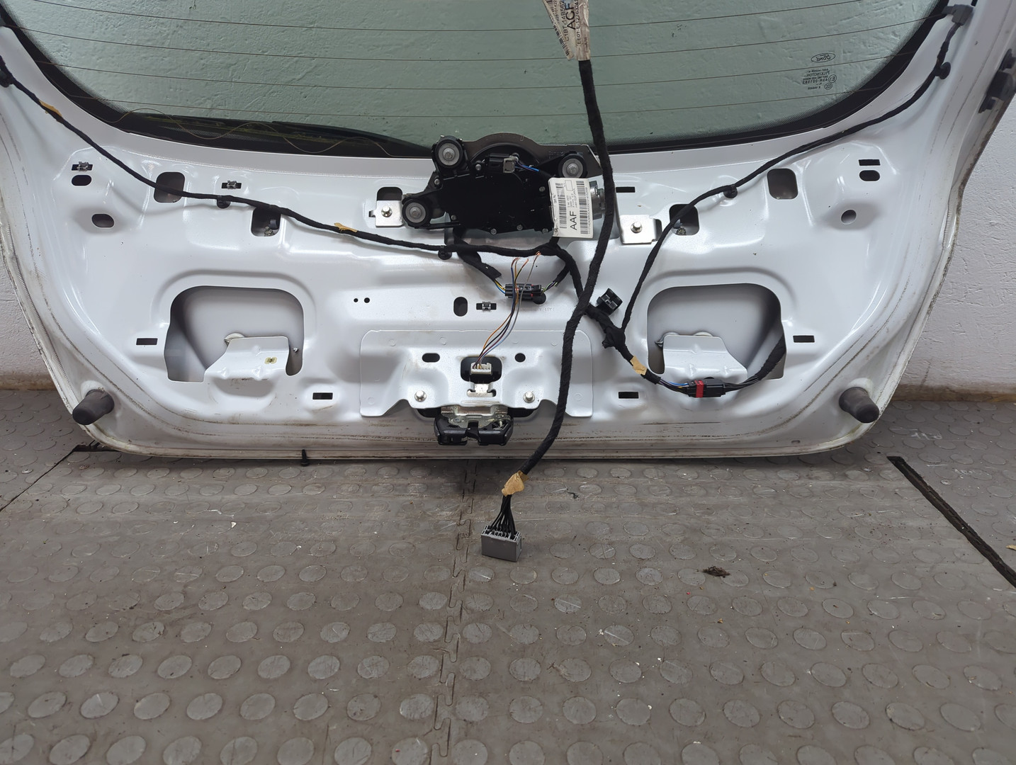 Дверь багажника