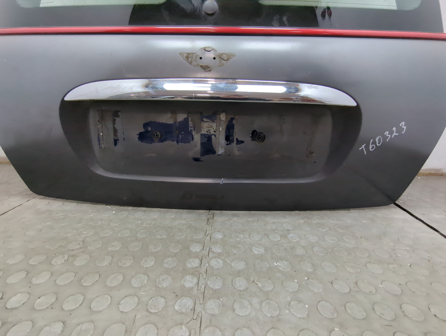 Дверь багажника