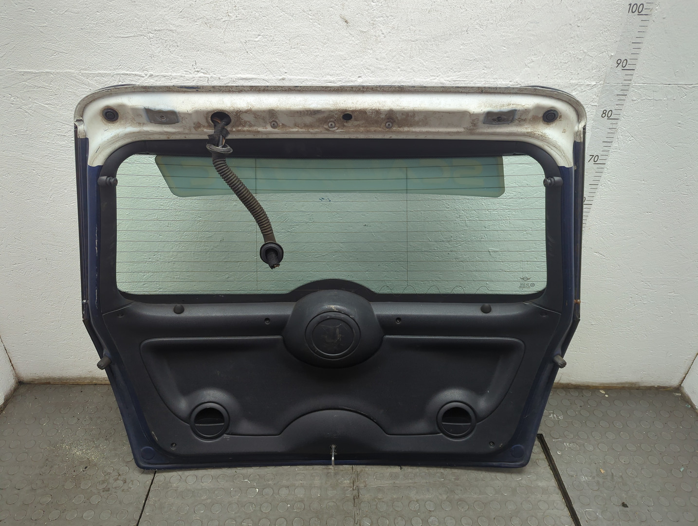 Дверь багажника