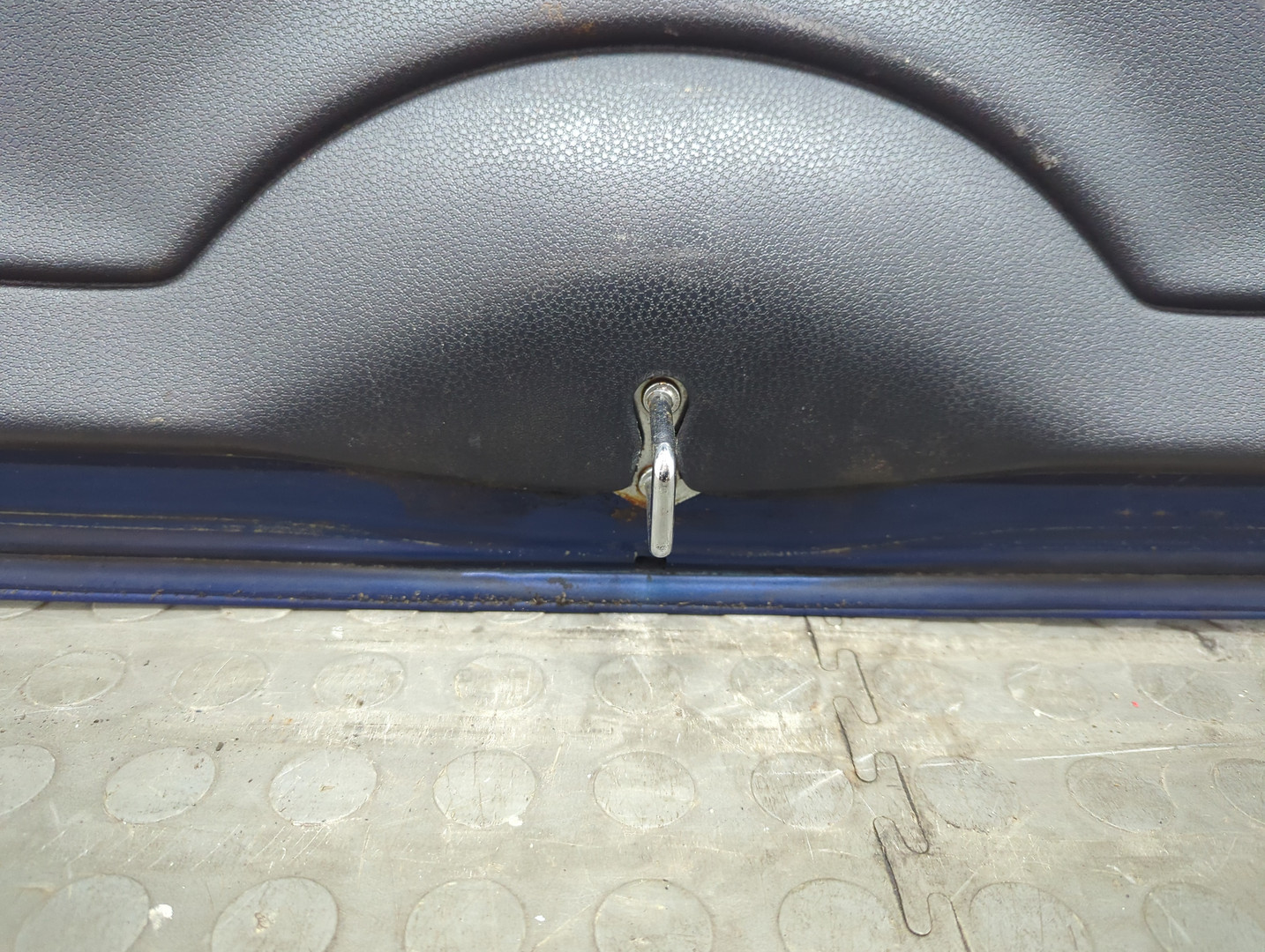 Дверь багажника