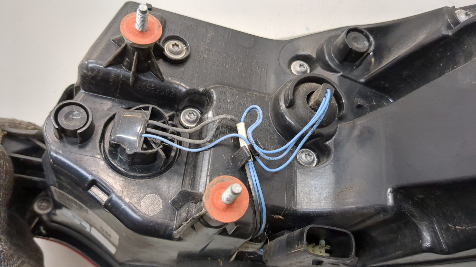 Фонарь задний левый