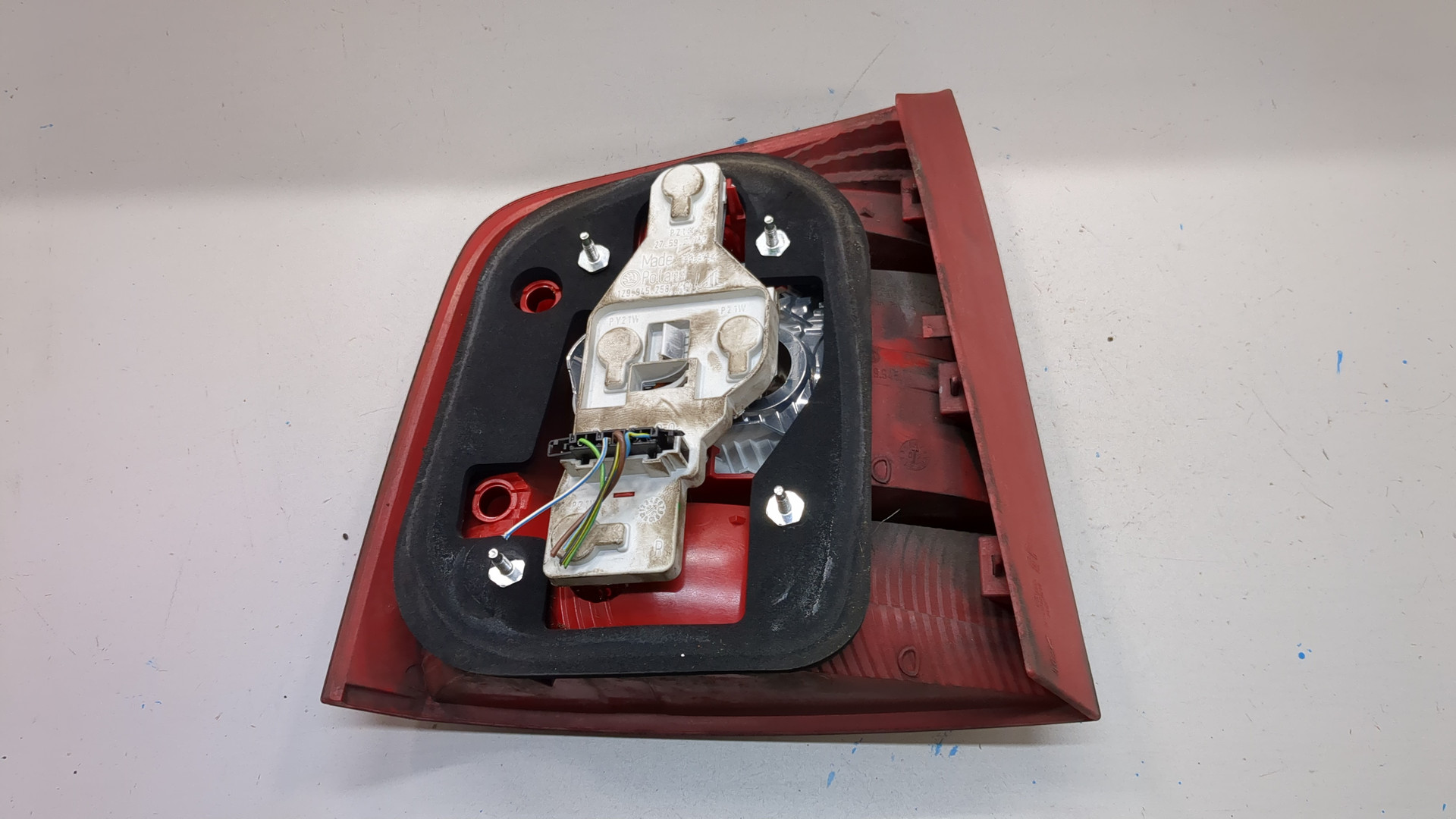 Фонарь задний правый