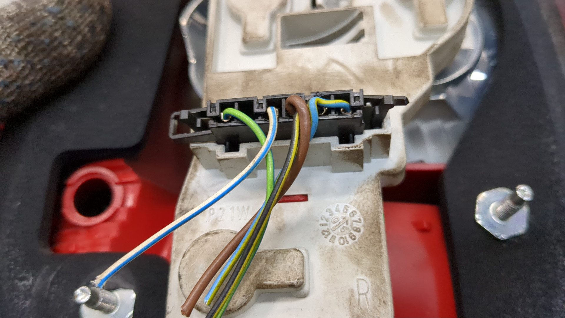 Фонарь задний правый