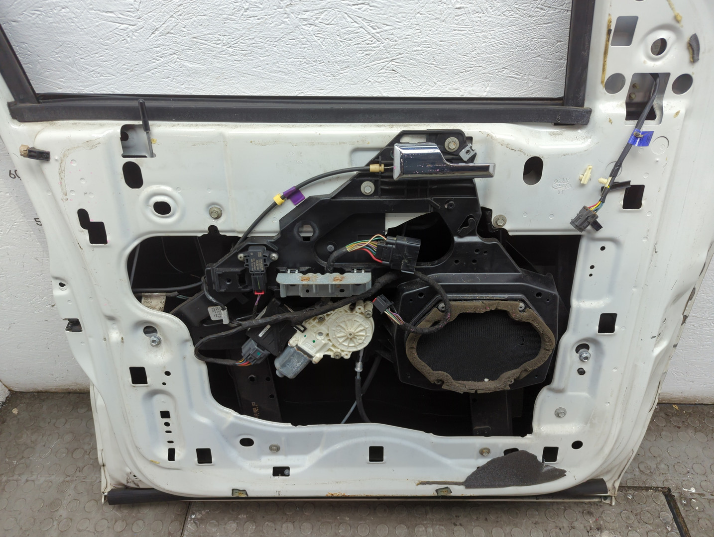 Дверь передняя левая