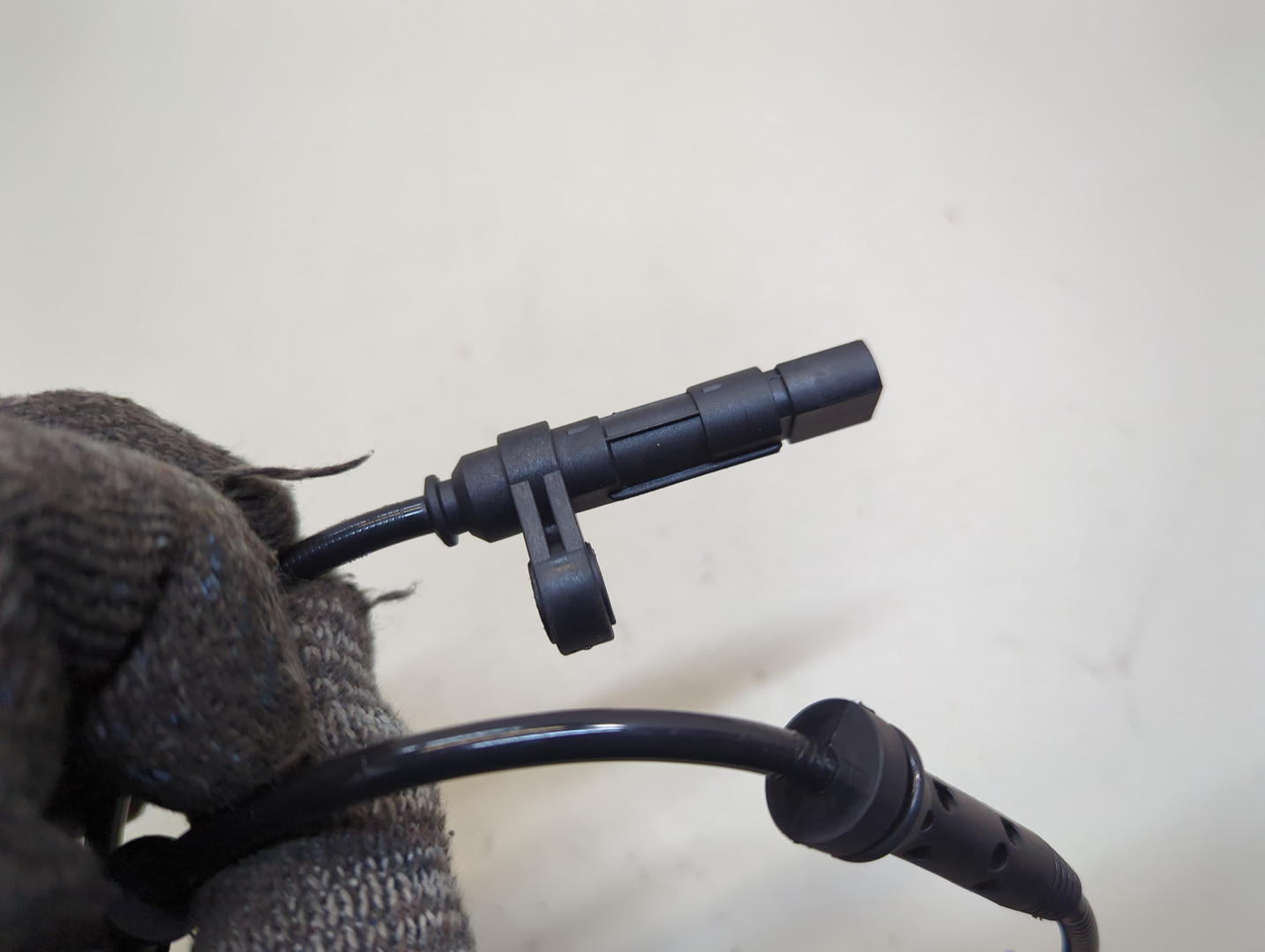 Датчик ABS задний