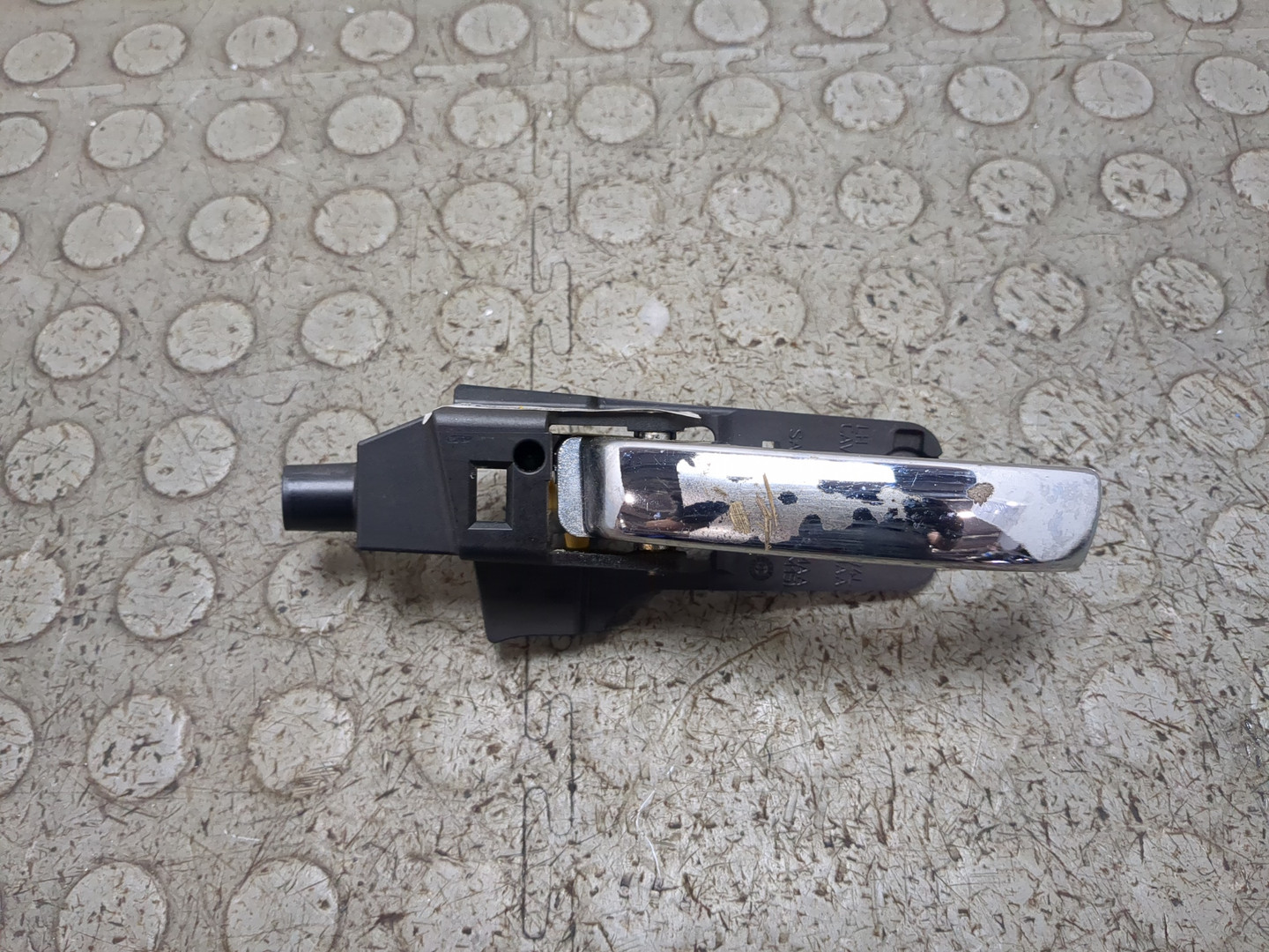 Ручка двери передней внутренняя левая