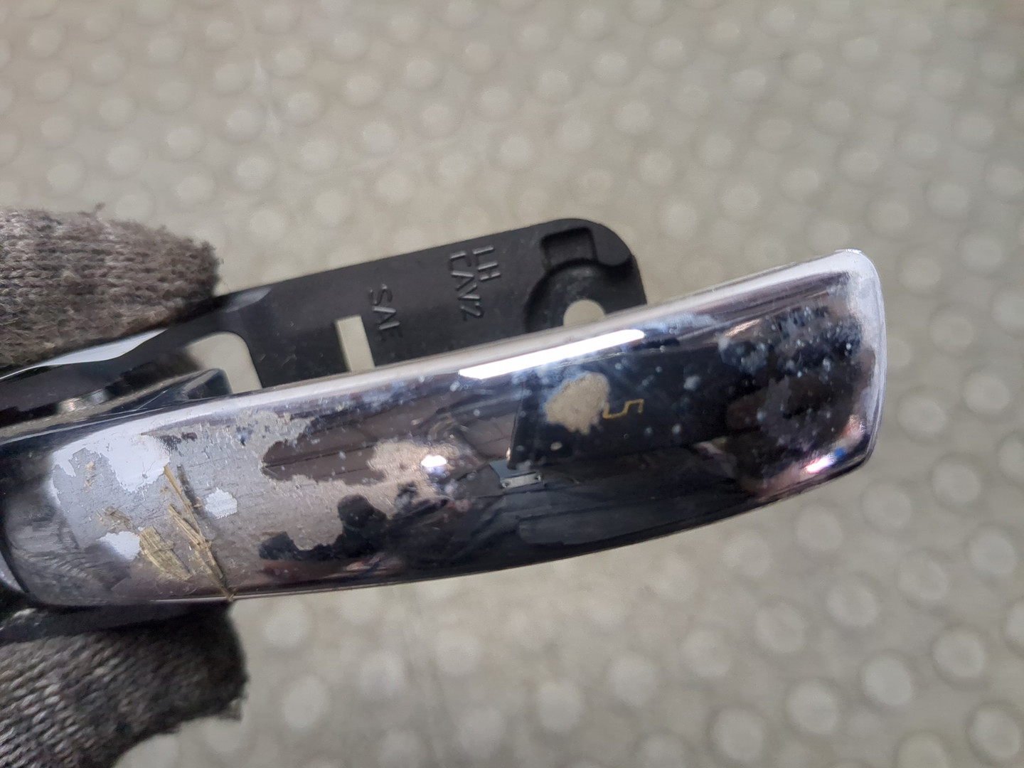 Ручка двери передней внутренняя левая