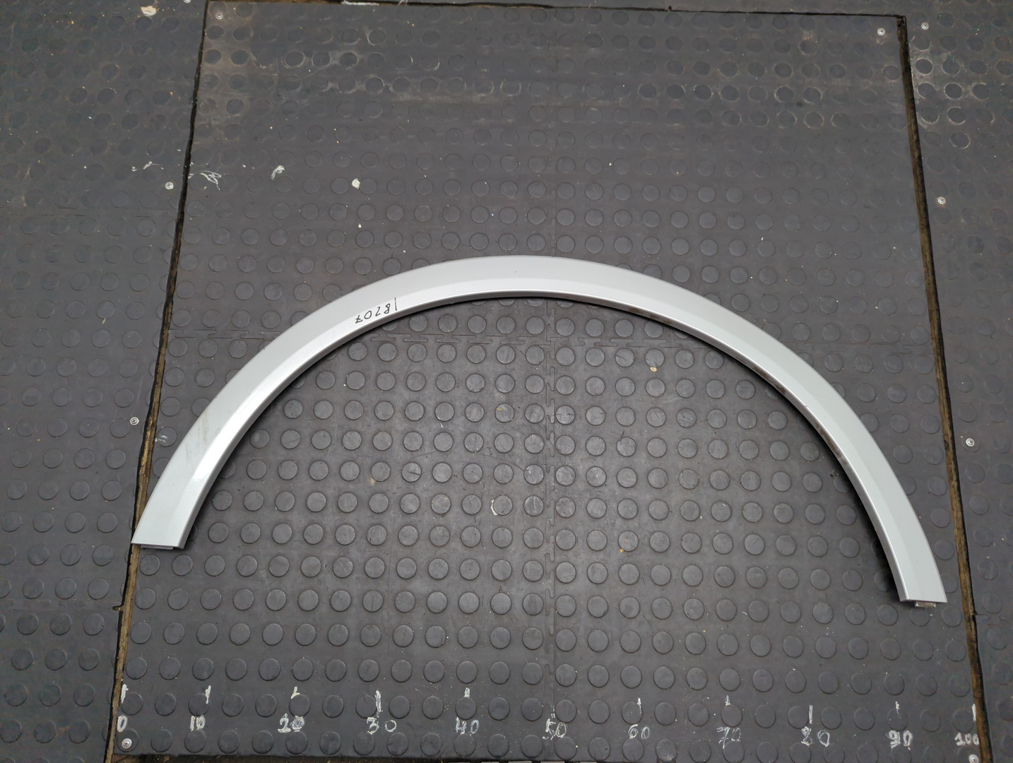 Накладка заднего крыла левого