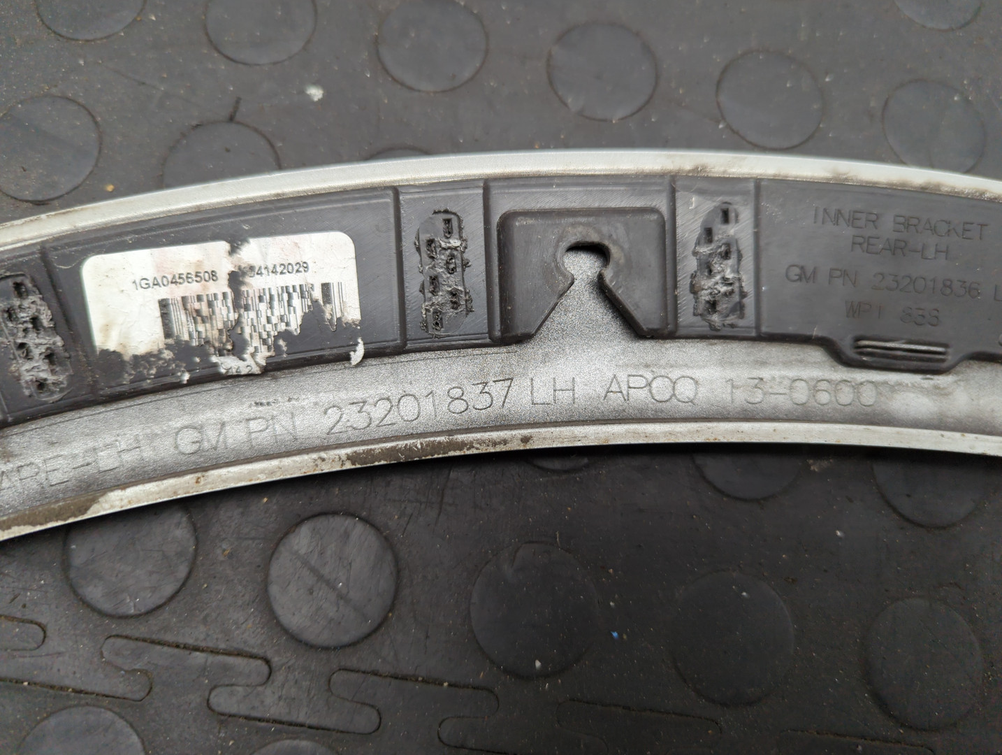 Накладка заднего крыла левого