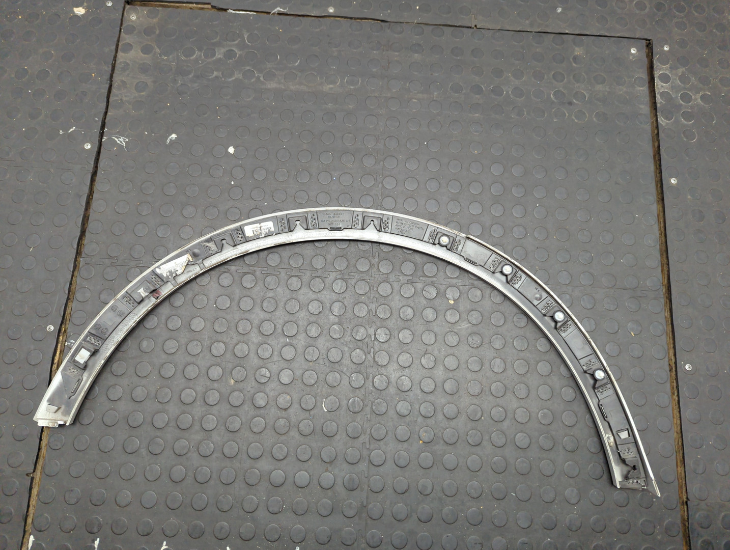 Накладка заднего крыла левого