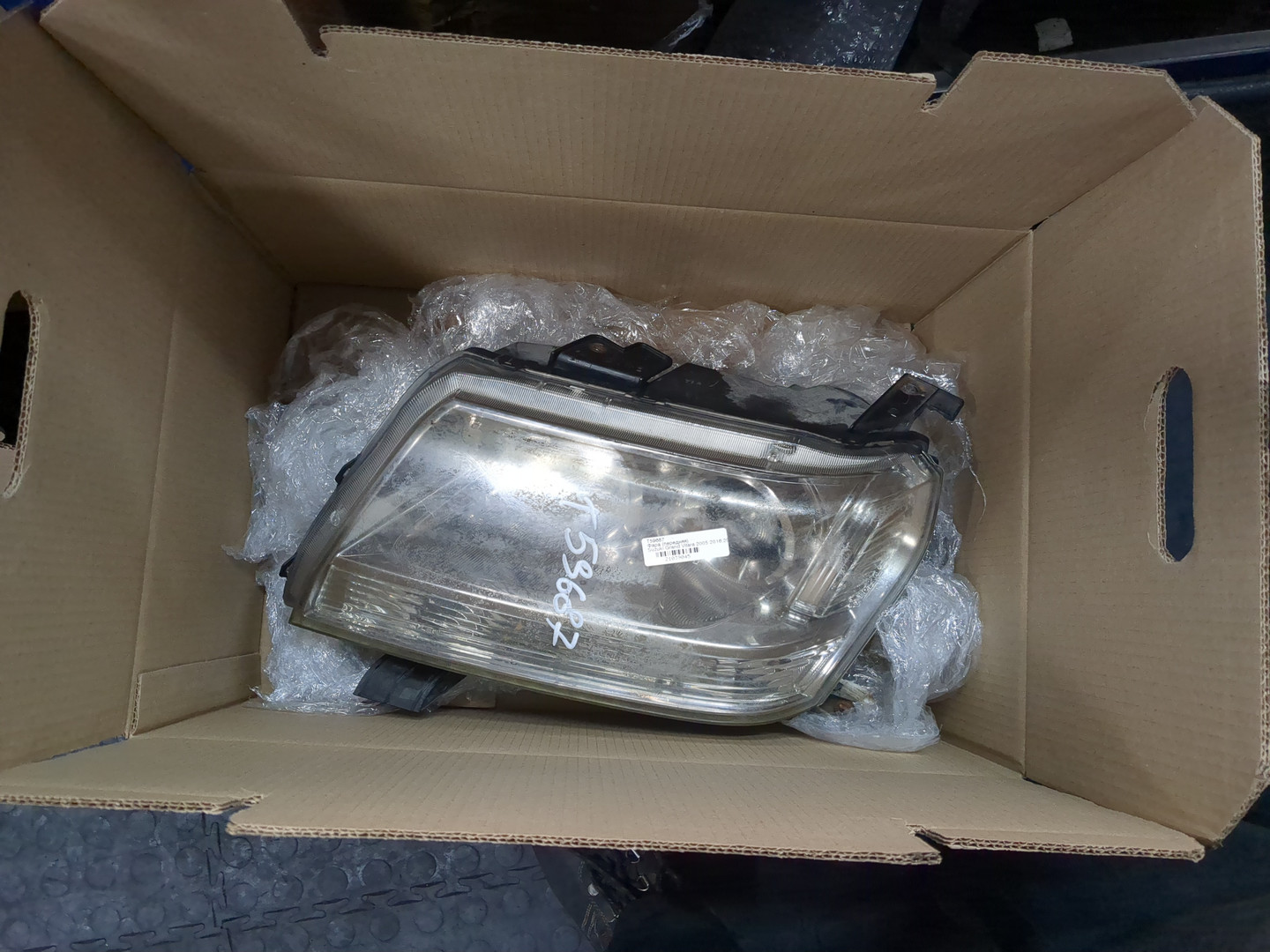 Фара левая