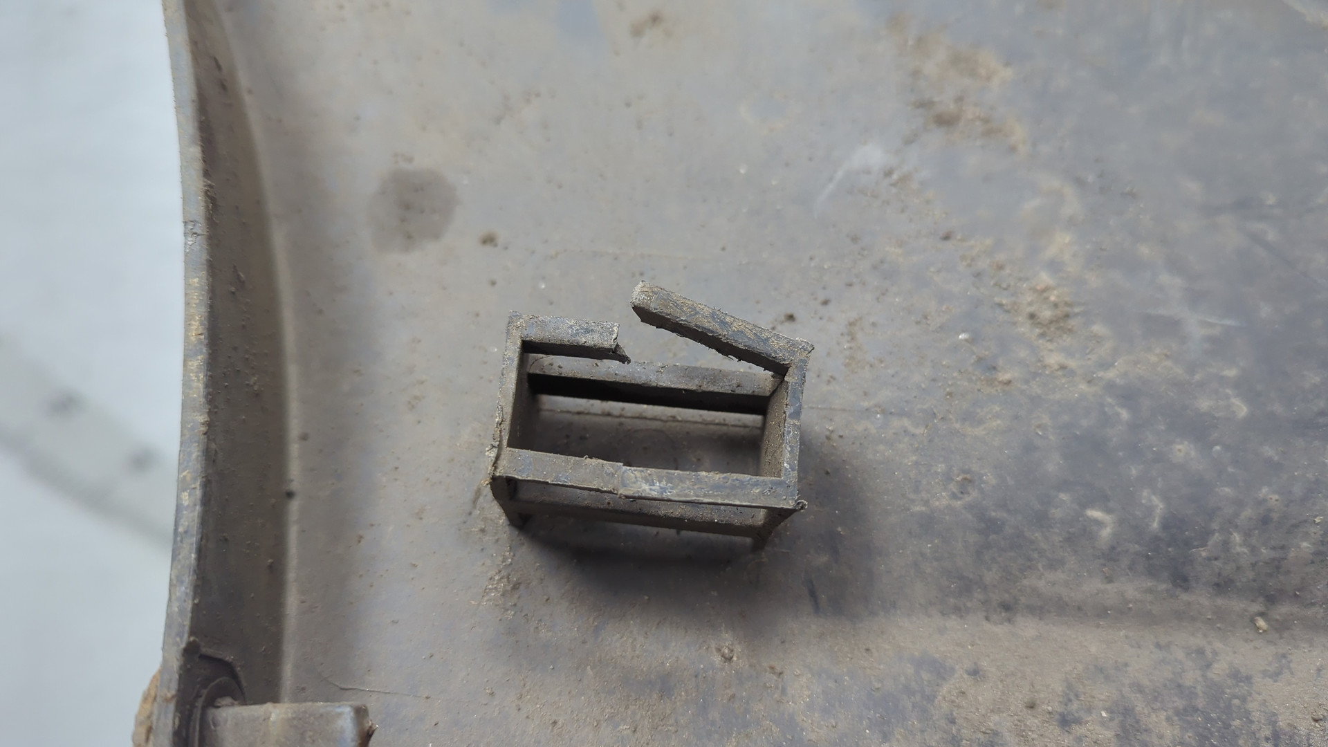 Накладка заднего бампера правая