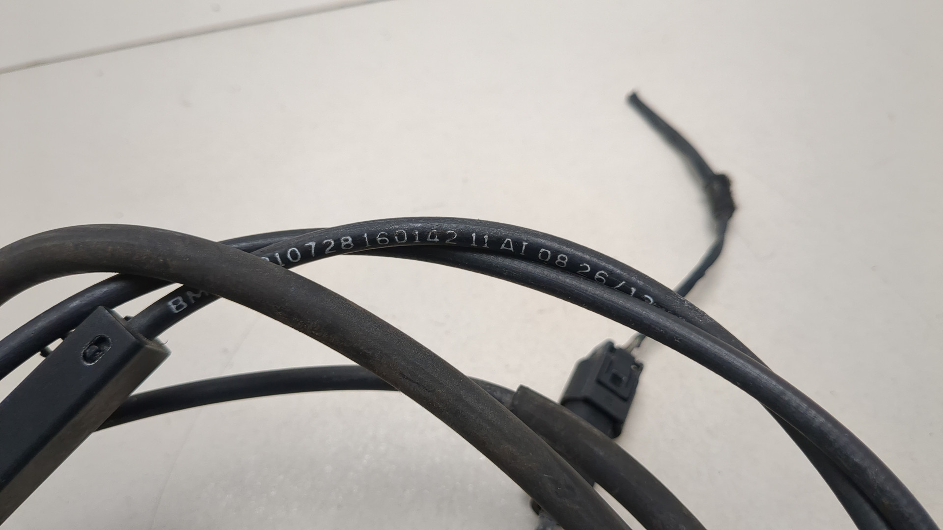 Замок капота