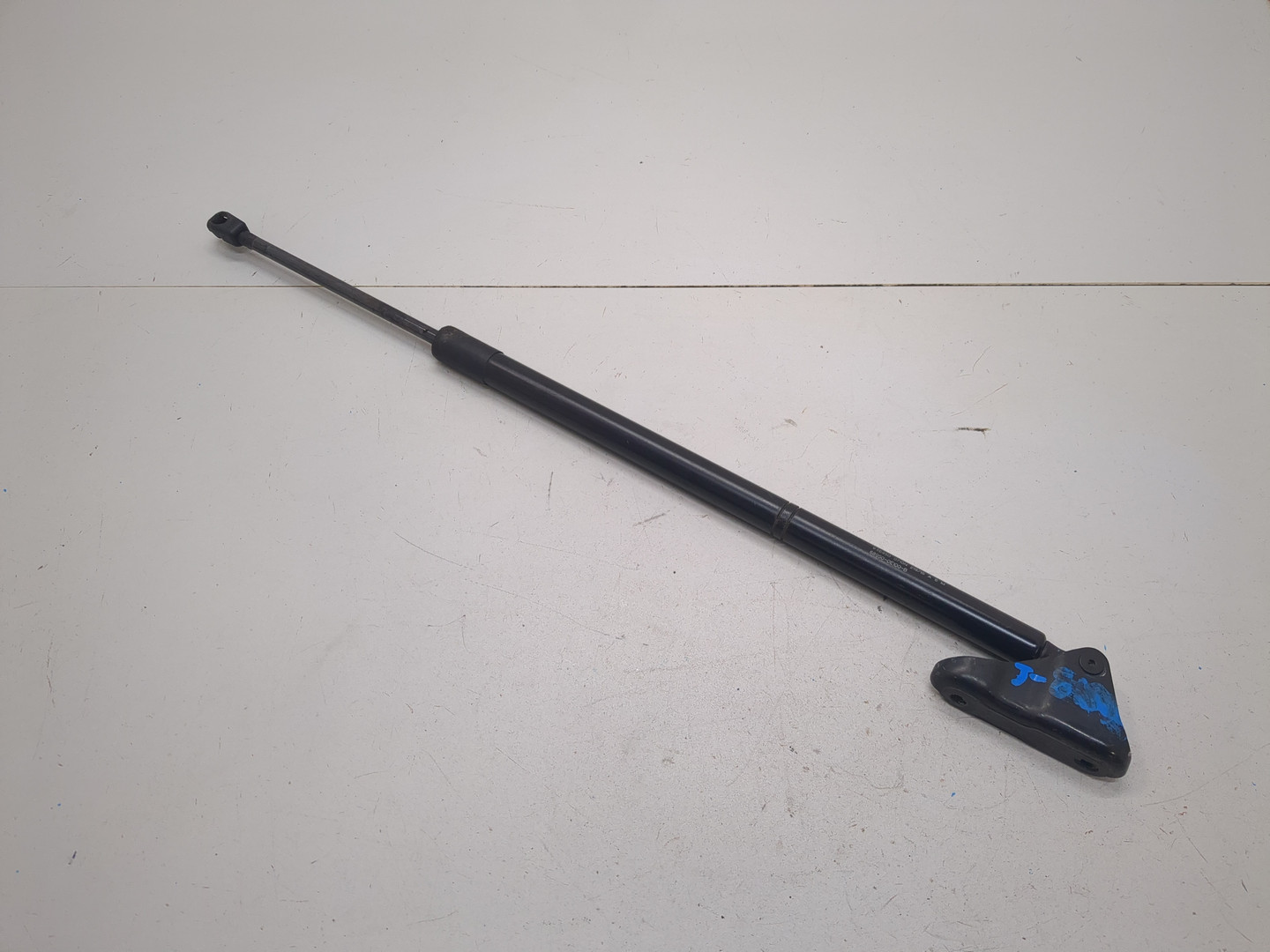 Амортизатор крышки багажника