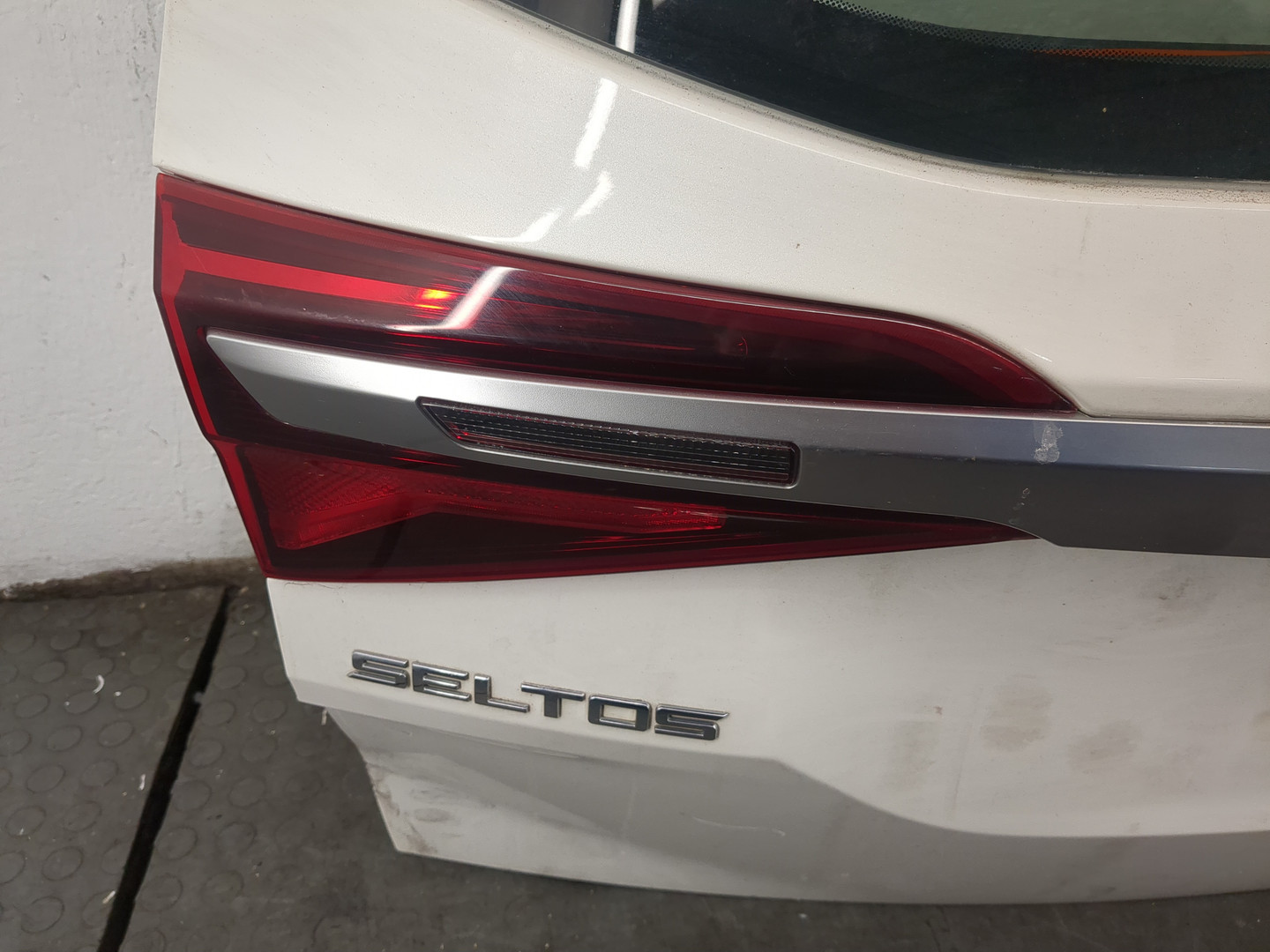 Дверь багажника