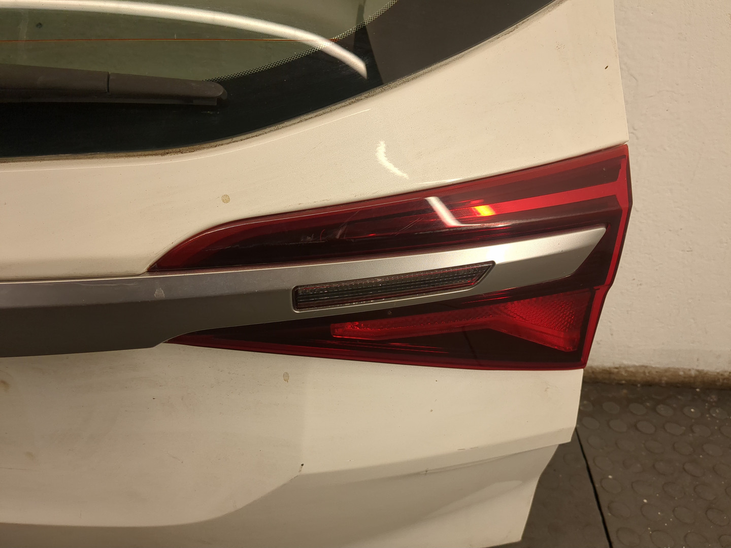 Дверь багажника