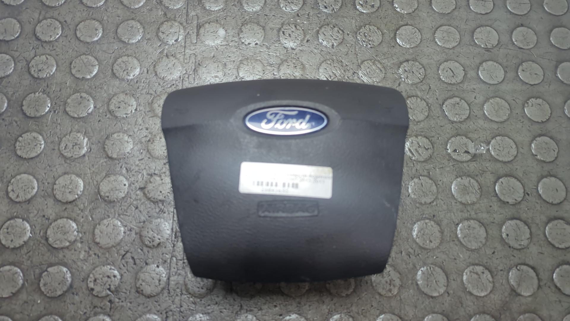 Подушка безопасности в рулевое колесо