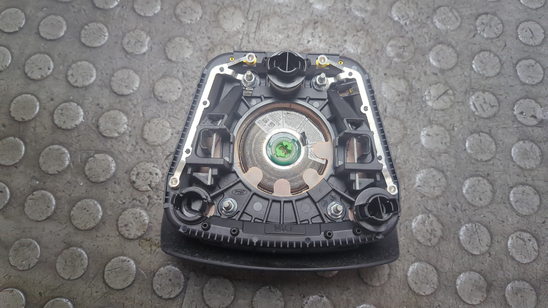 Подушка безопасности в рулевое колесо