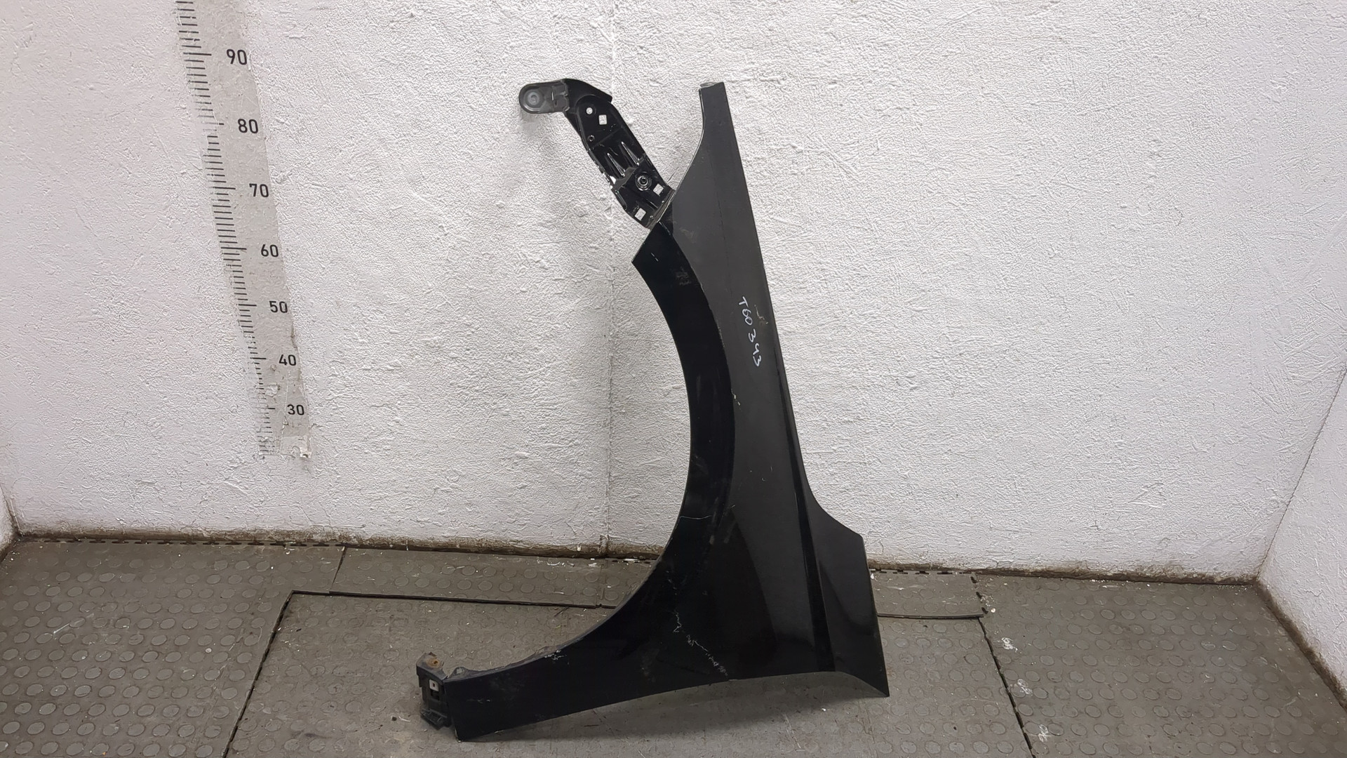 Крыло переднее левое