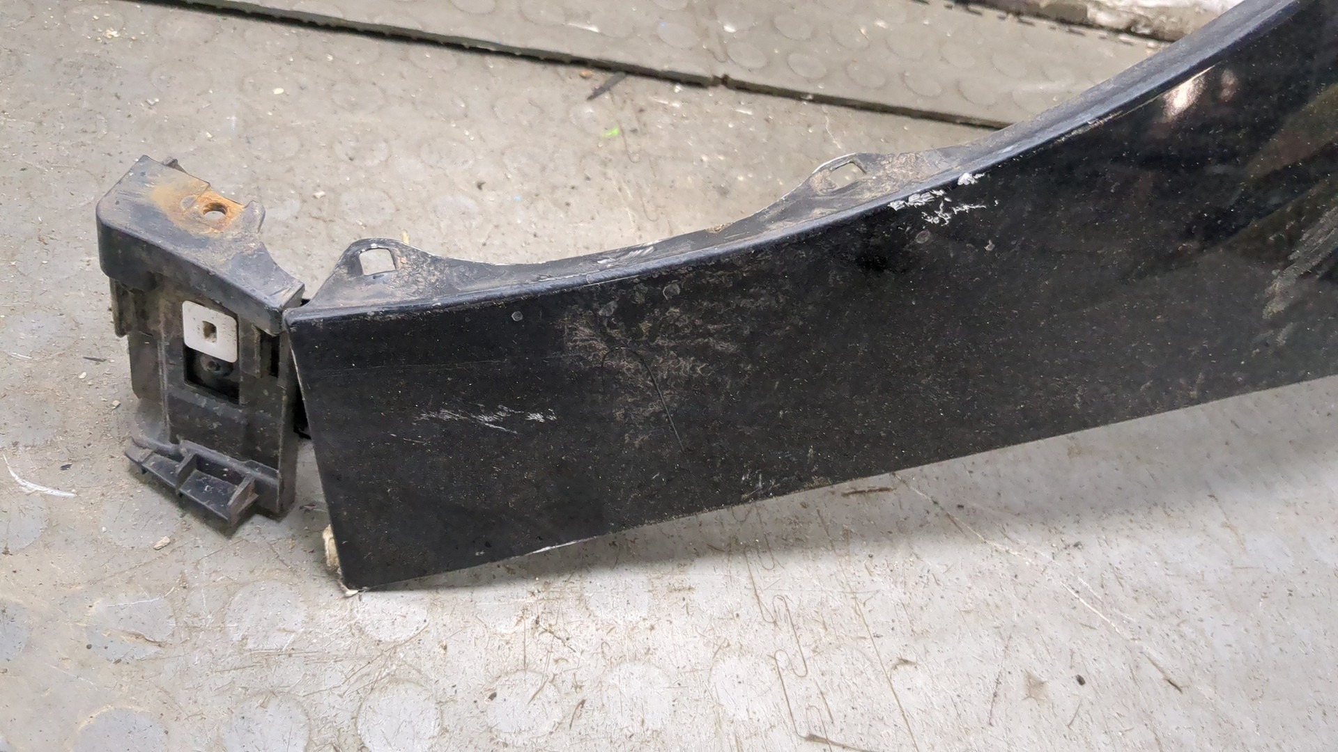 Крыло переднее левое