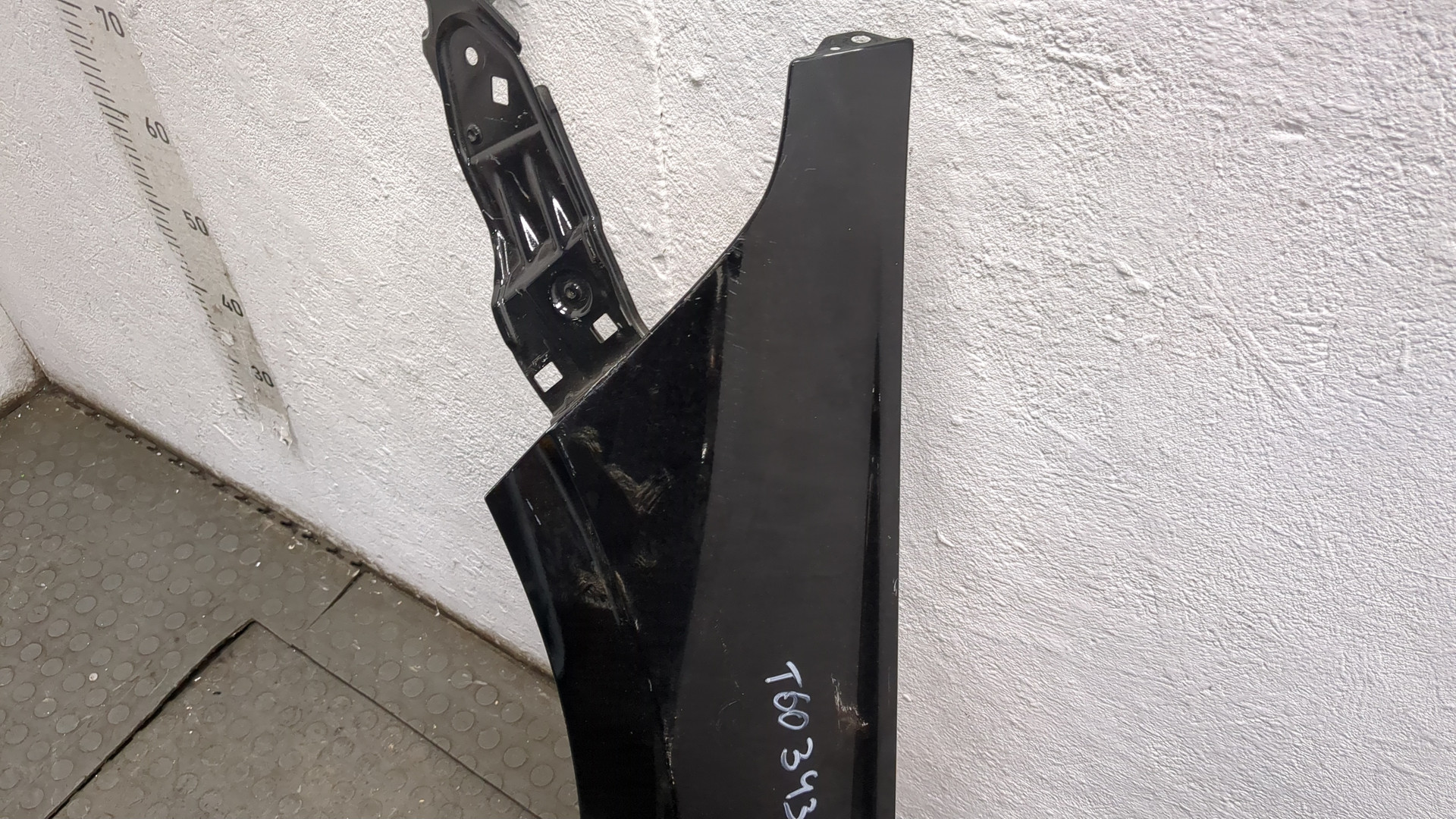 Крыло переднее левое