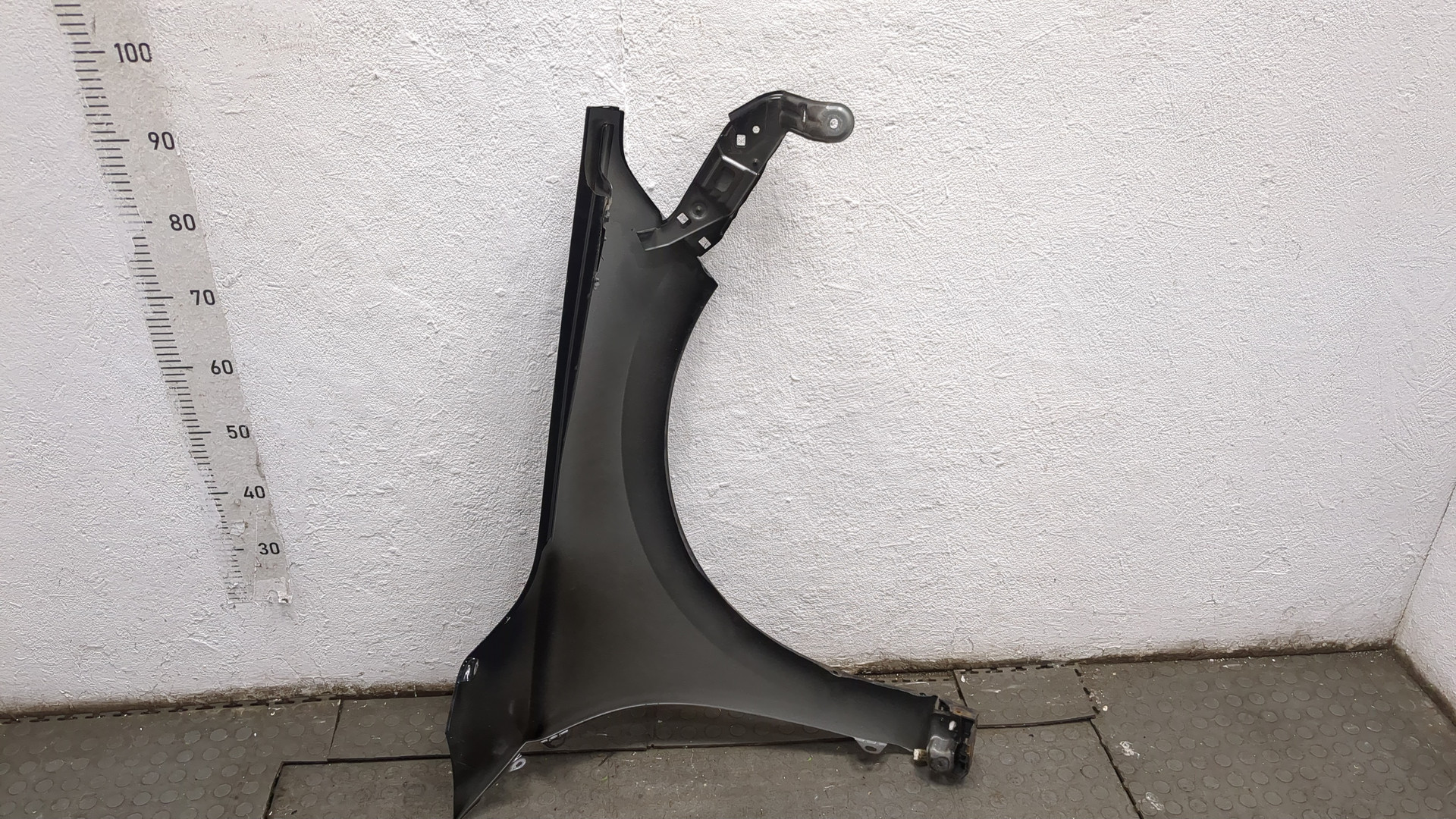 Крыло переднее левое