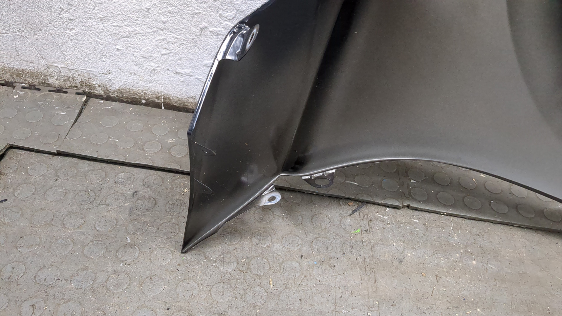 Крыло переднее левое