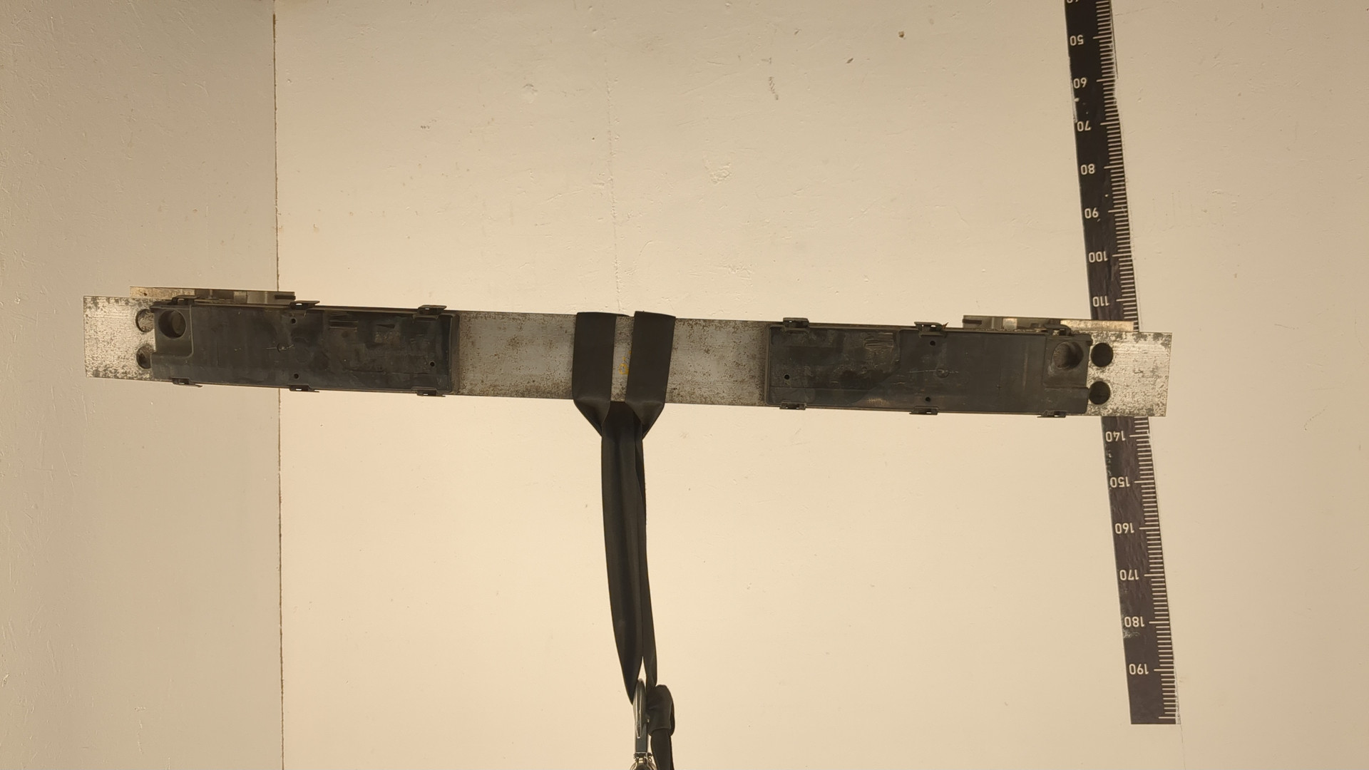 Усилитель заднего бампера