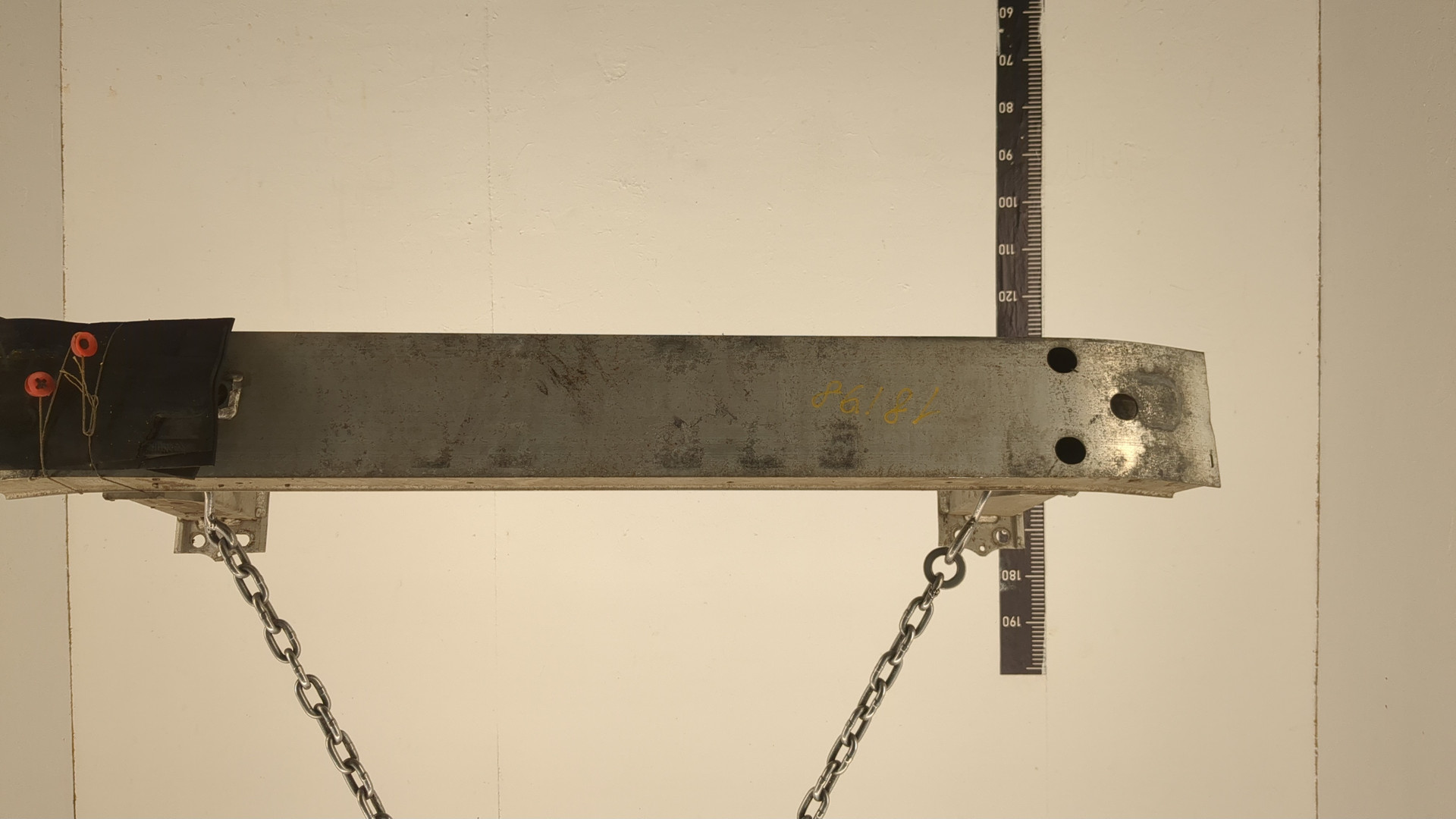 Усилитель переднего бампера