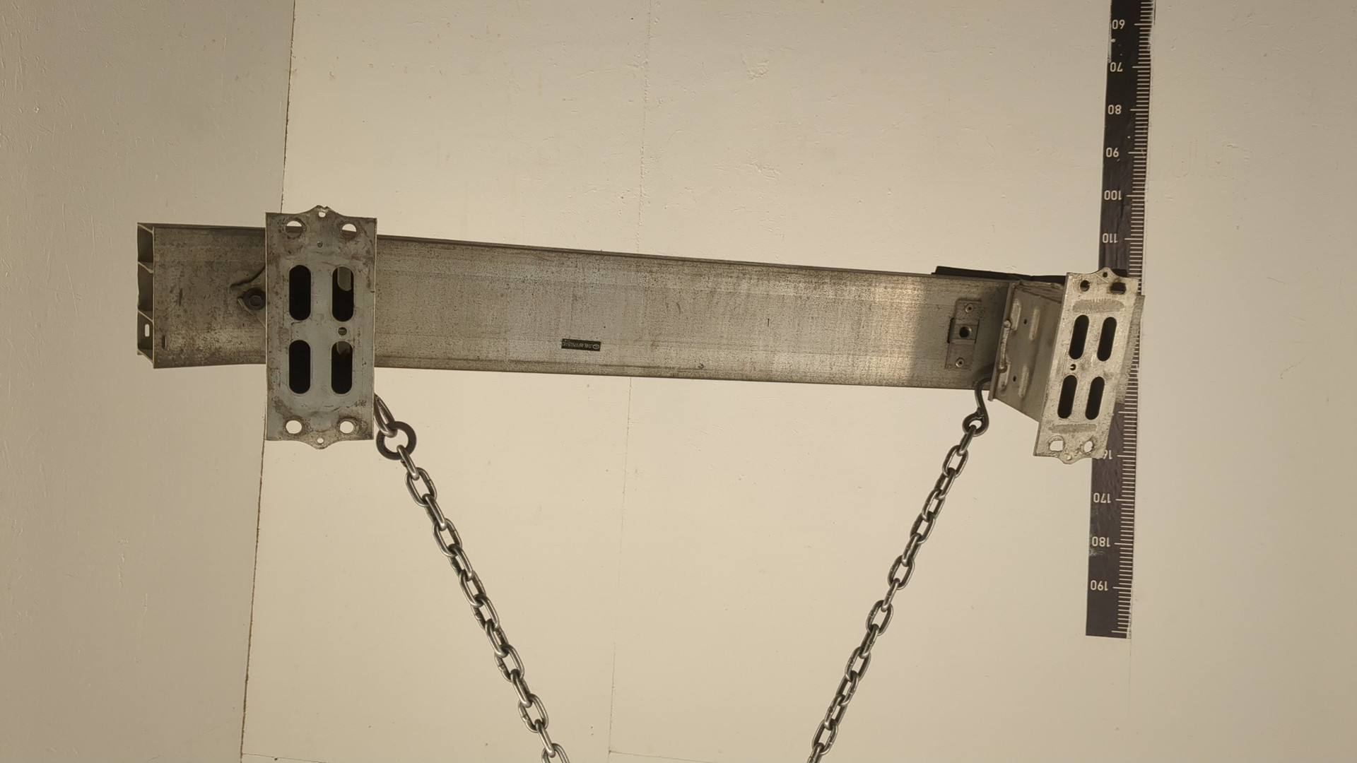 Усилитель переднего бампера