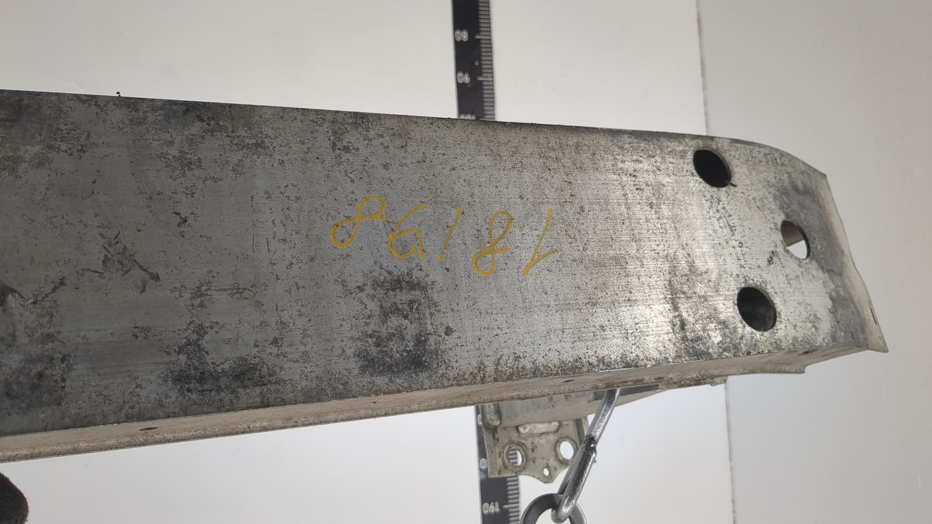 Усилитель переднего бампера