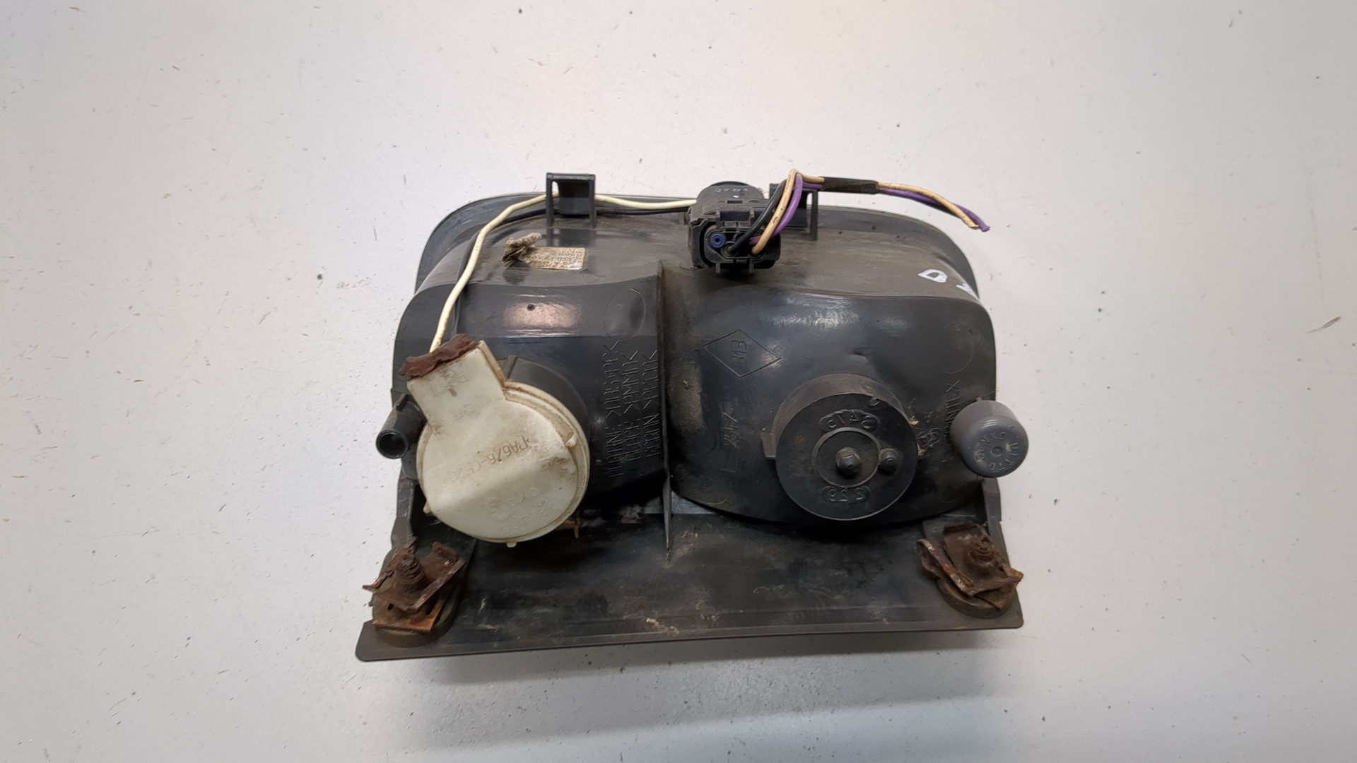 Фара противотуманная левая