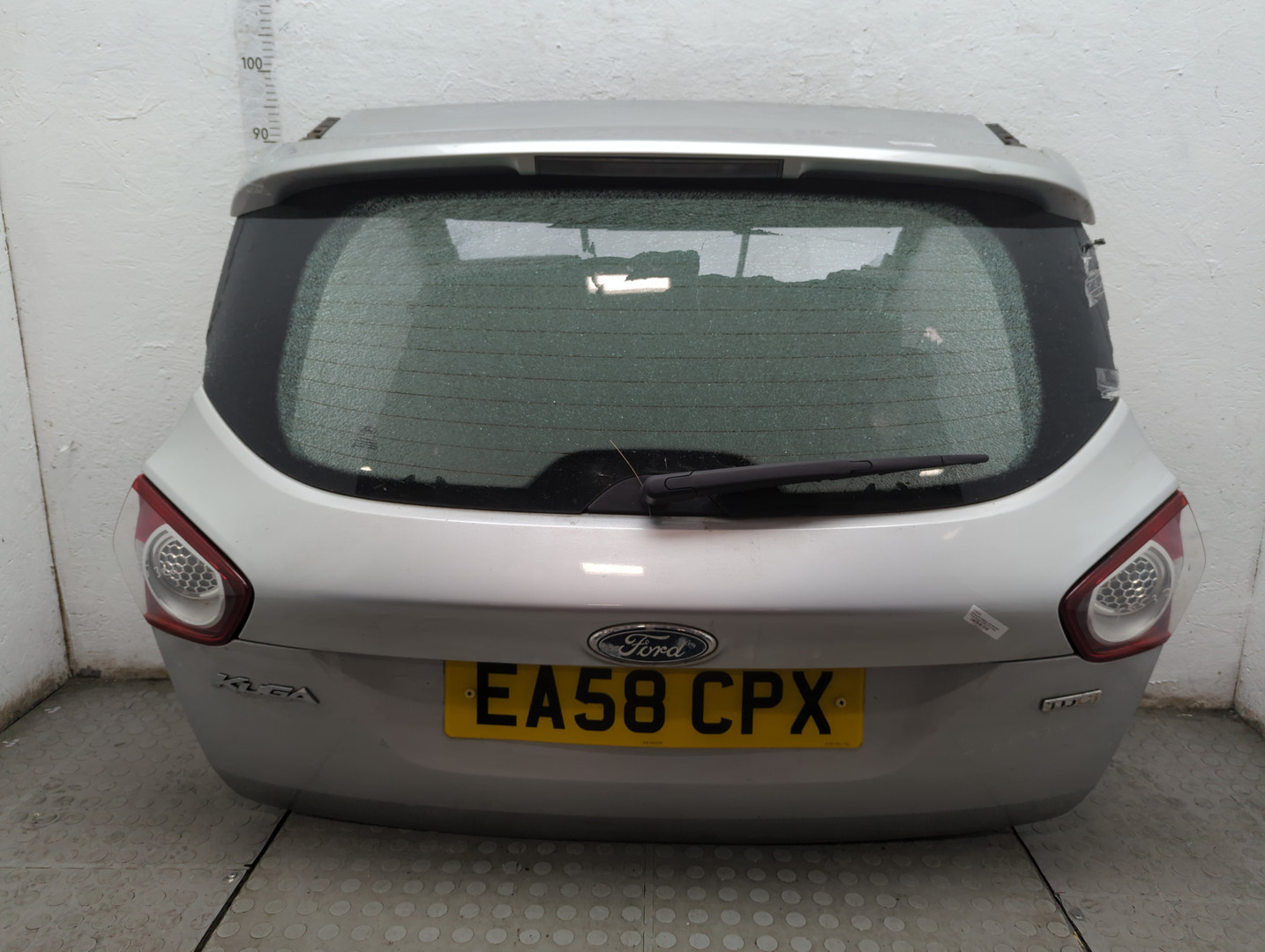 Дверь багажника