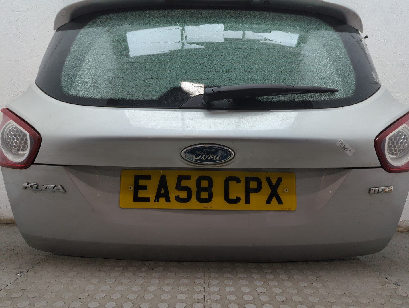 Дверь багажника