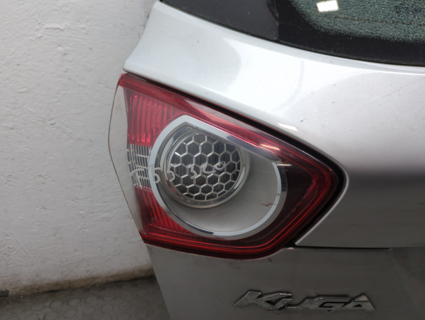 Дверь багажника