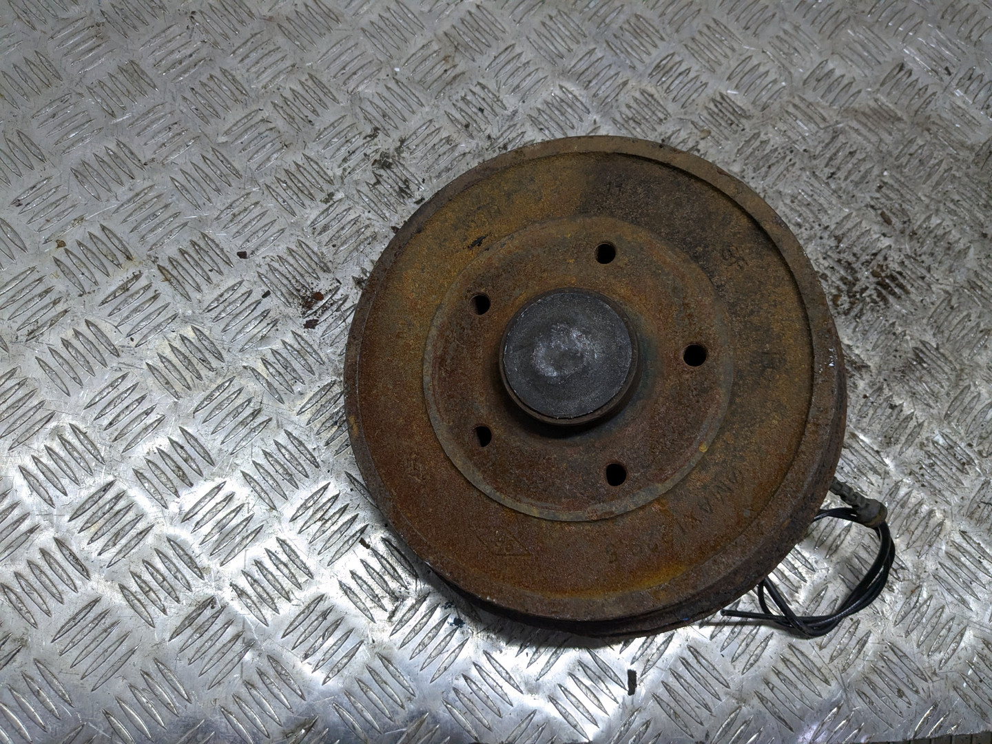 Кулак поворотный задний правый