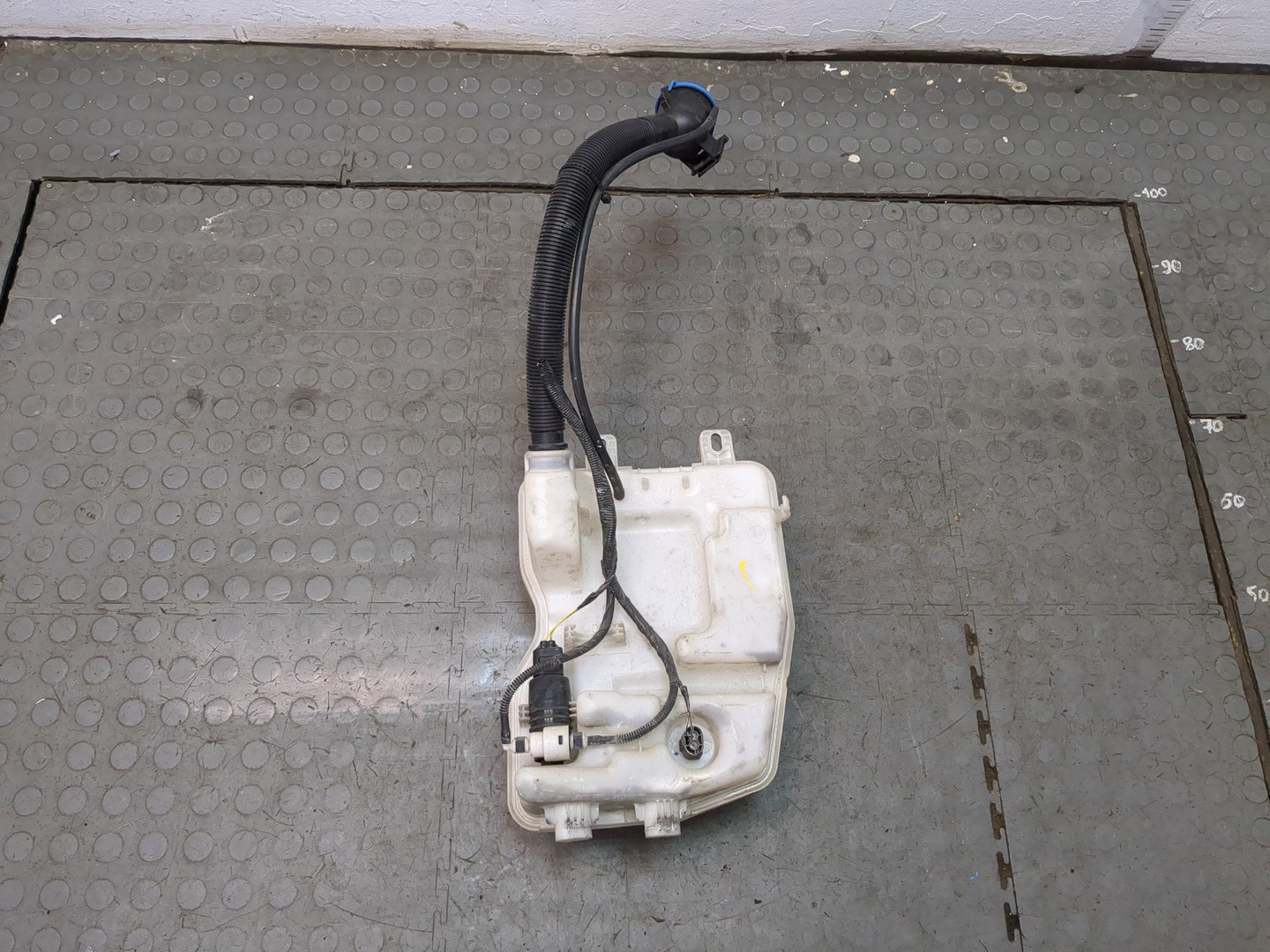 Бачок омывателя лобового стекла