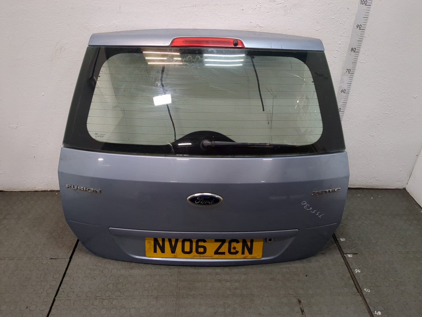 Дверь багажника