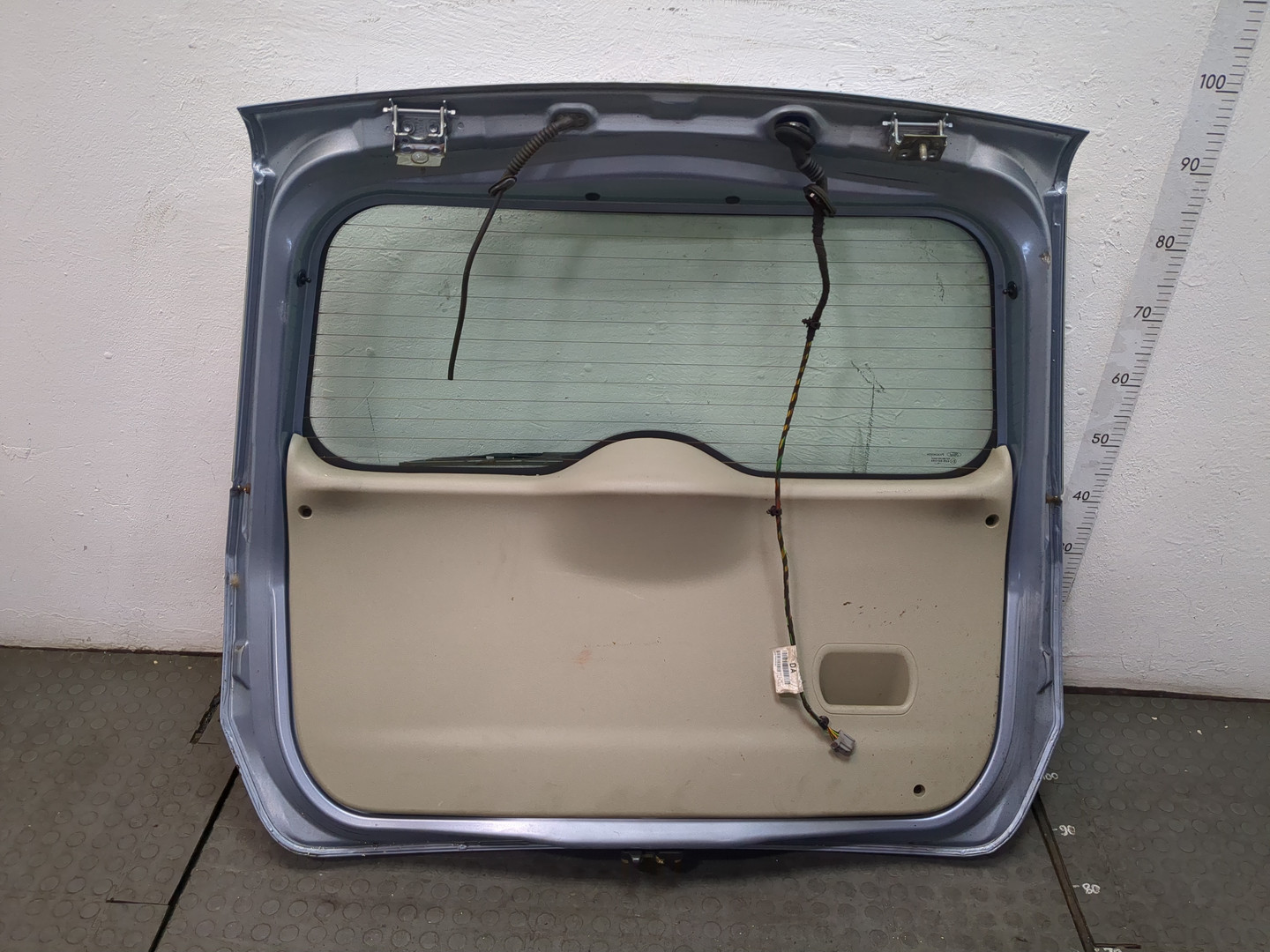 Дверь багажника