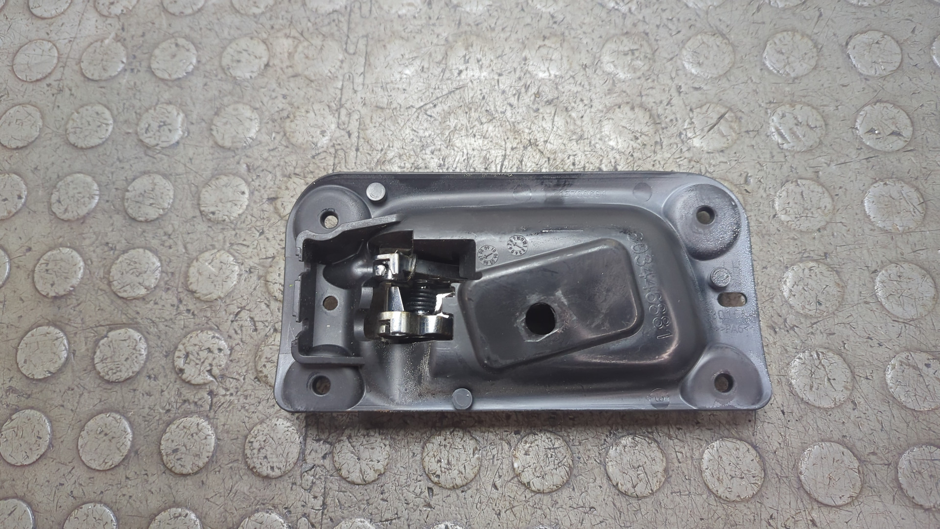 Ручка двери передней внутренняя левая