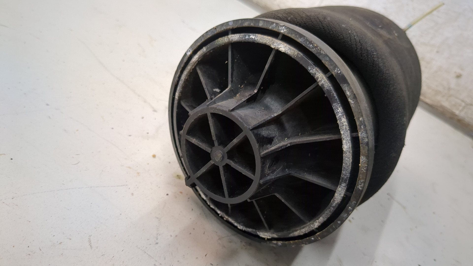 Амортизатор задний (стойка)