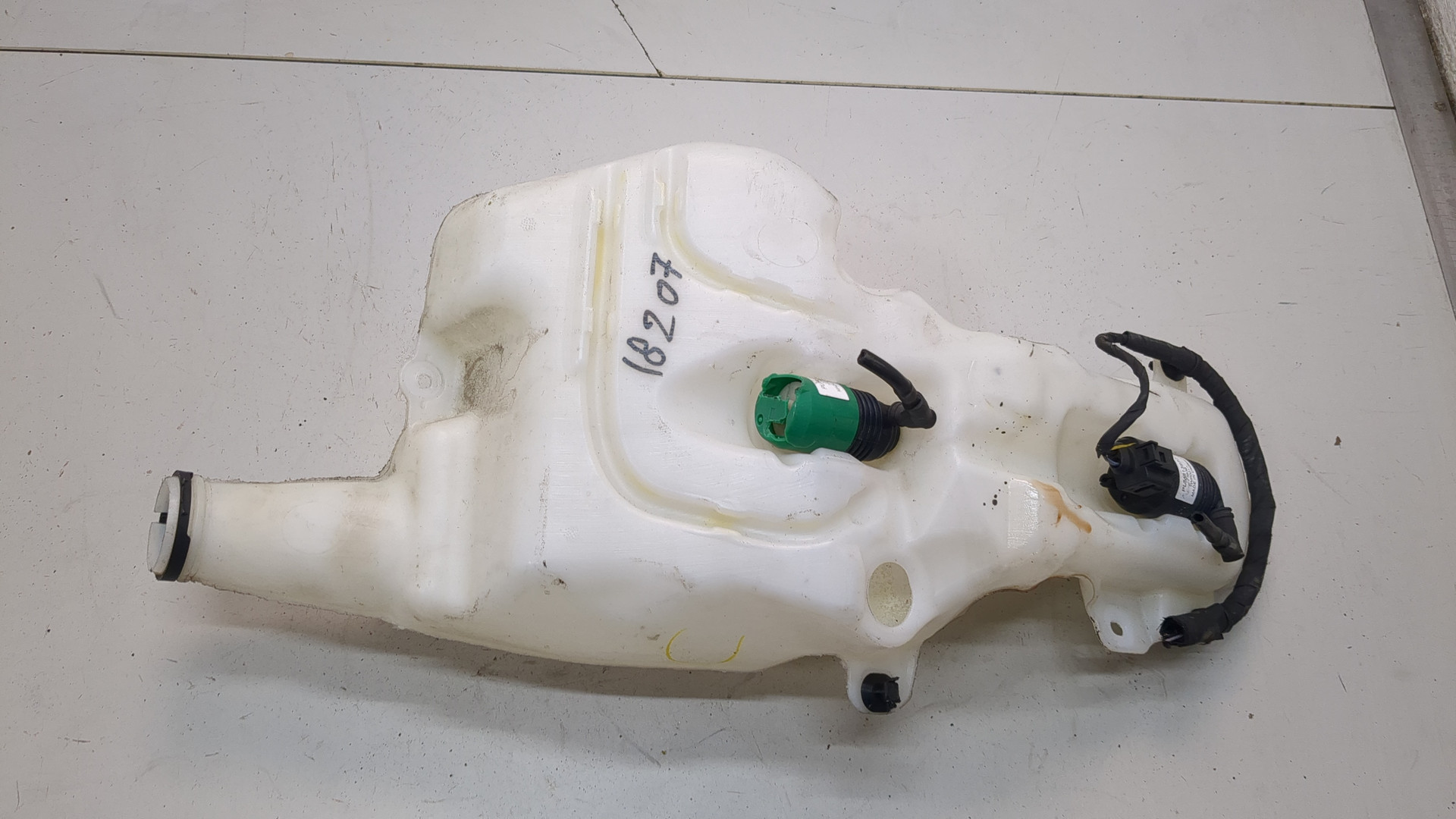 Бачок омывателя лобового стекла